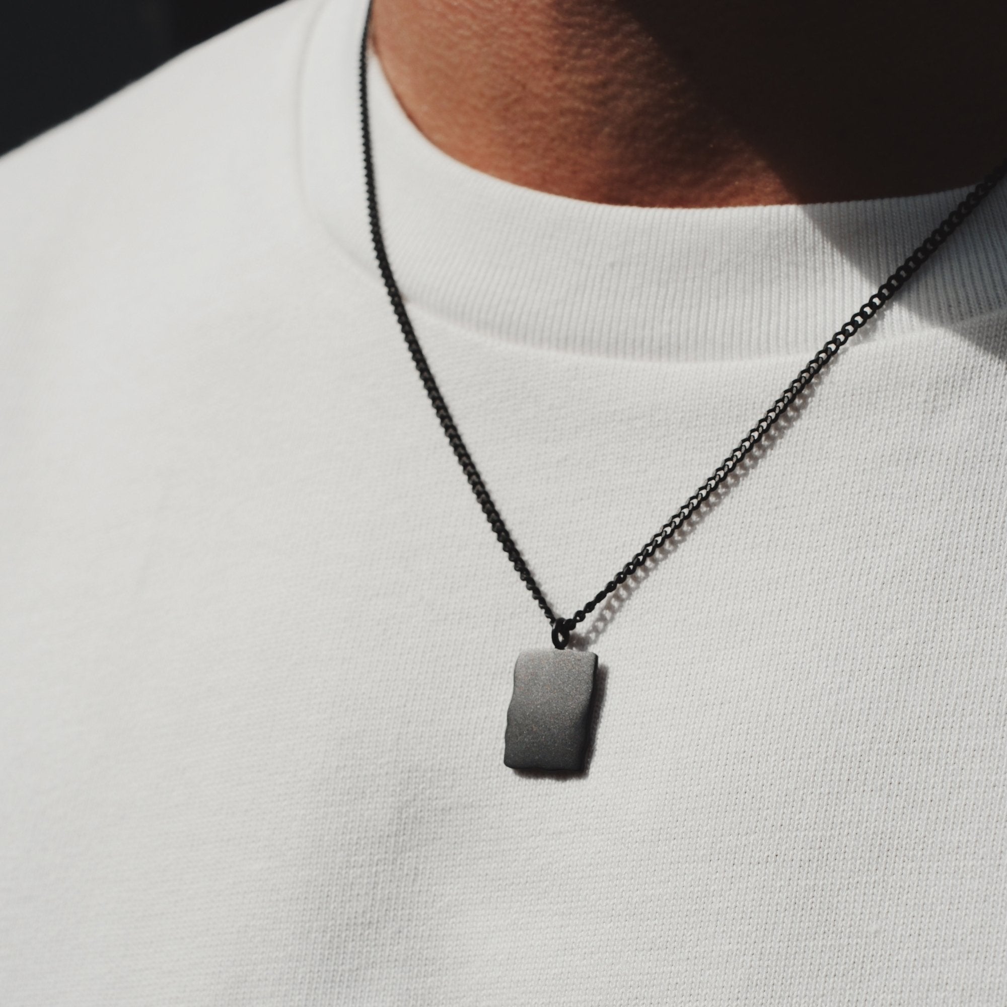 K12 - BLACK WAVY CHAIN