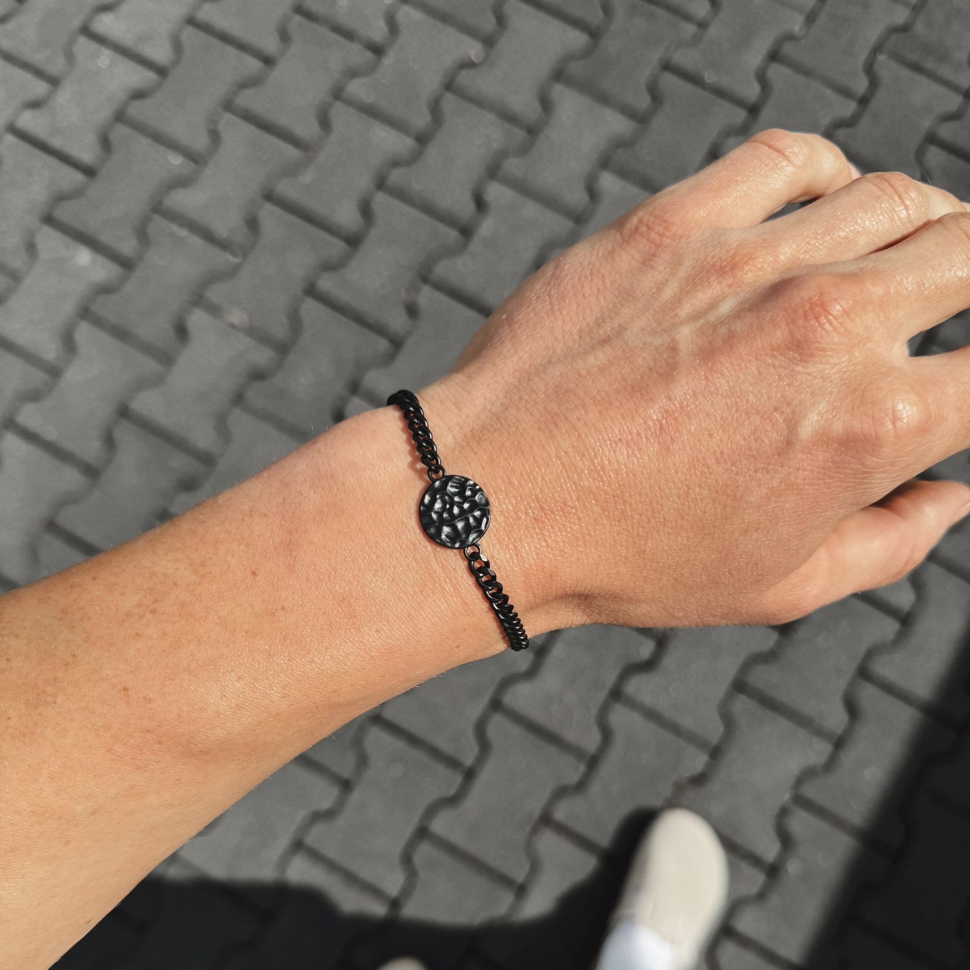 K12 - BLACK HAMMERED BRACELET