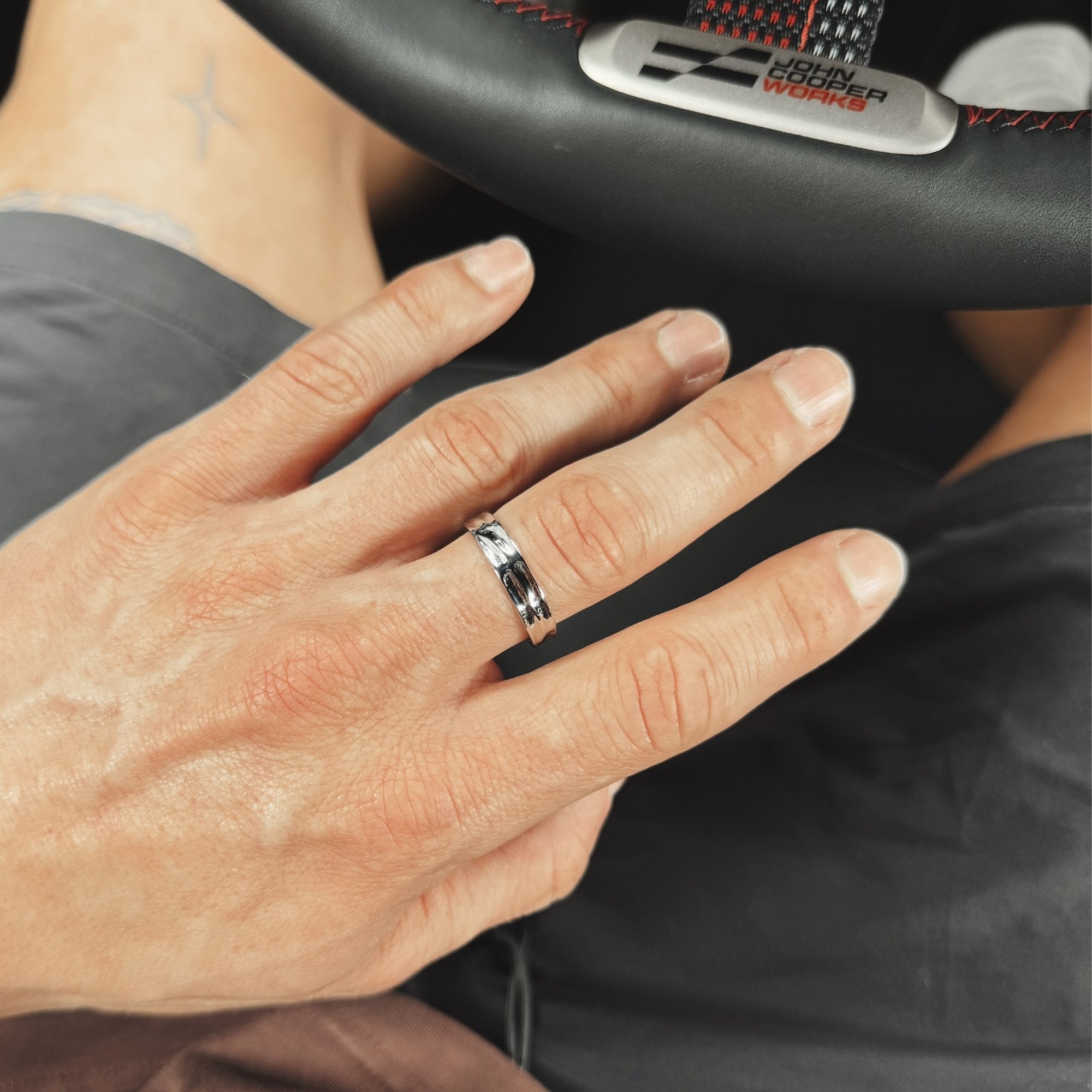 K12 - SILVER HAMMERED RING