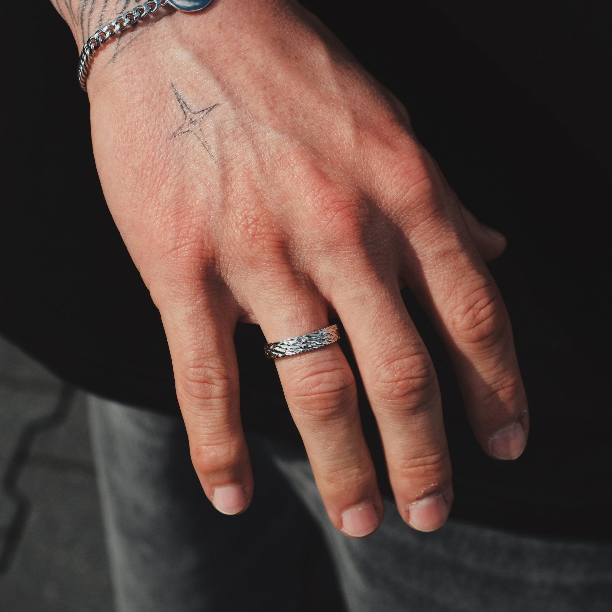 K12 - SILVER WAVY RING