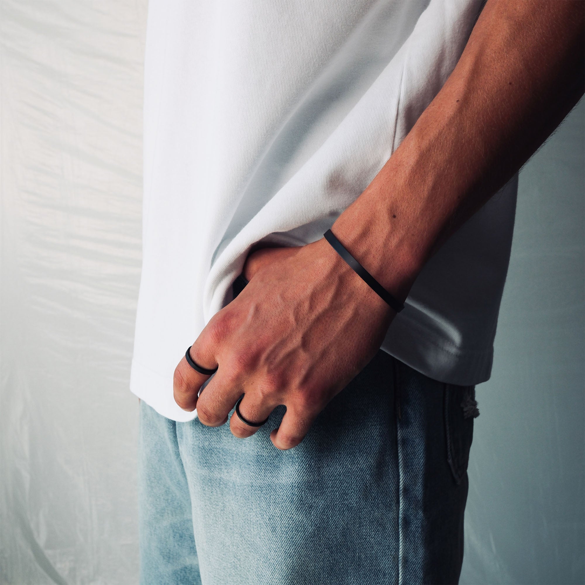 K12 - BLACK ADJUSTABLE CUFF - 5MM