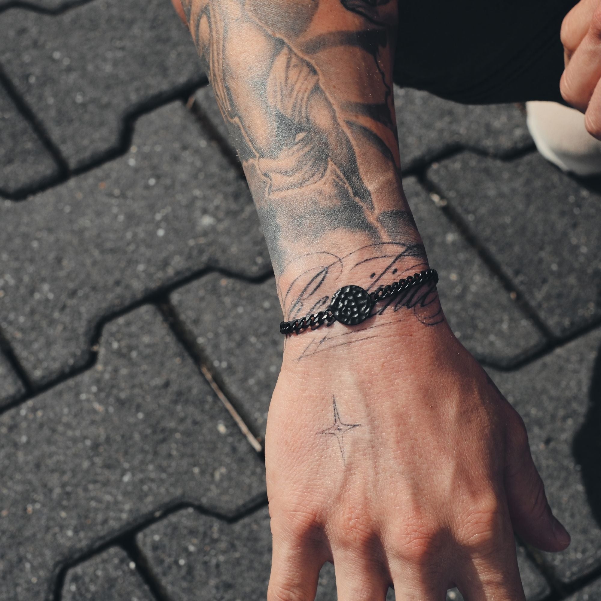 K12 - BLACK HAMMERED BRACELET