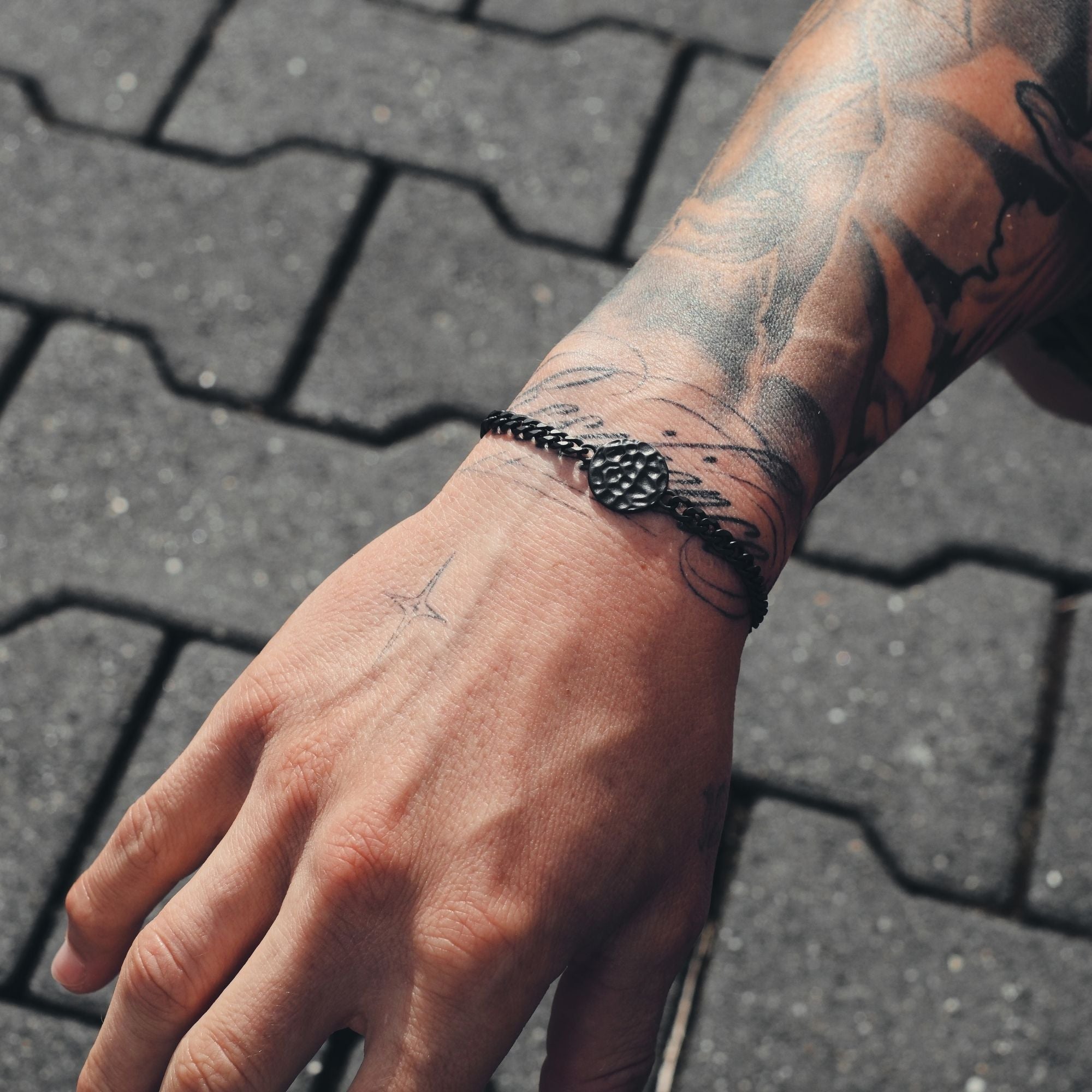 K12 - BLACK HAMMERED BRACELET