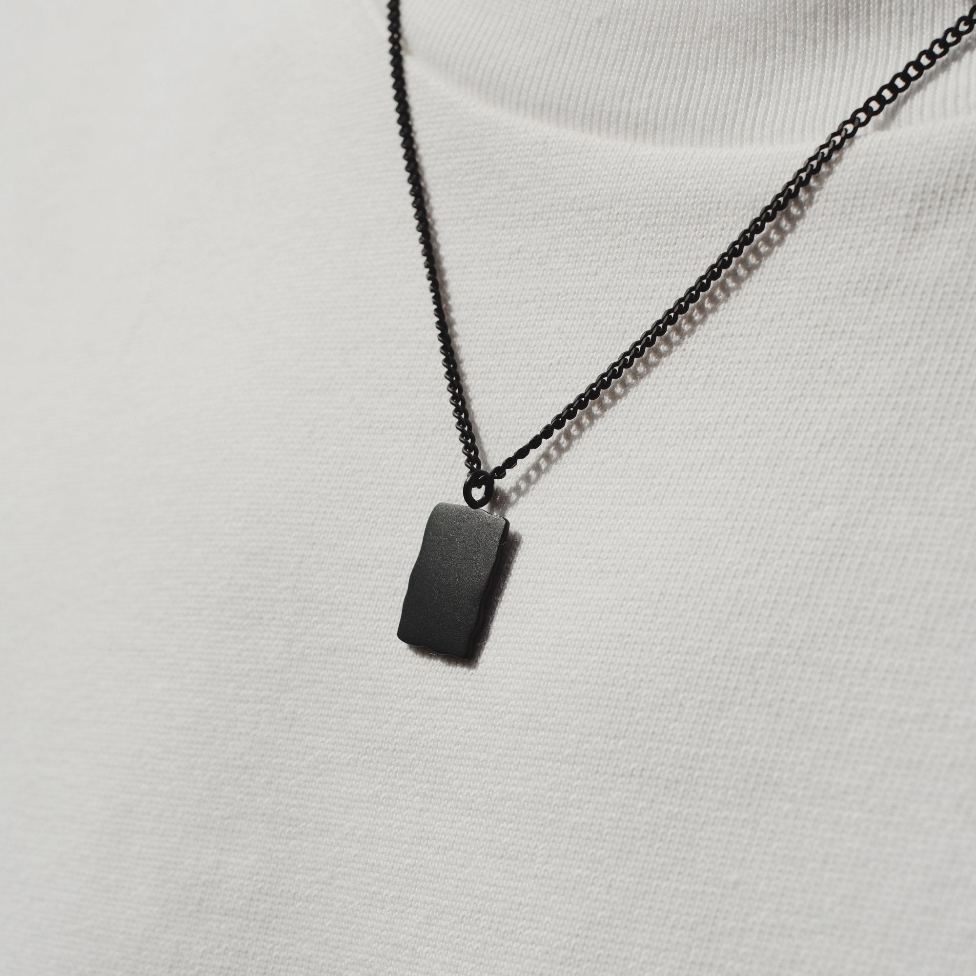 K12 - BLACK WAVY CHAIN