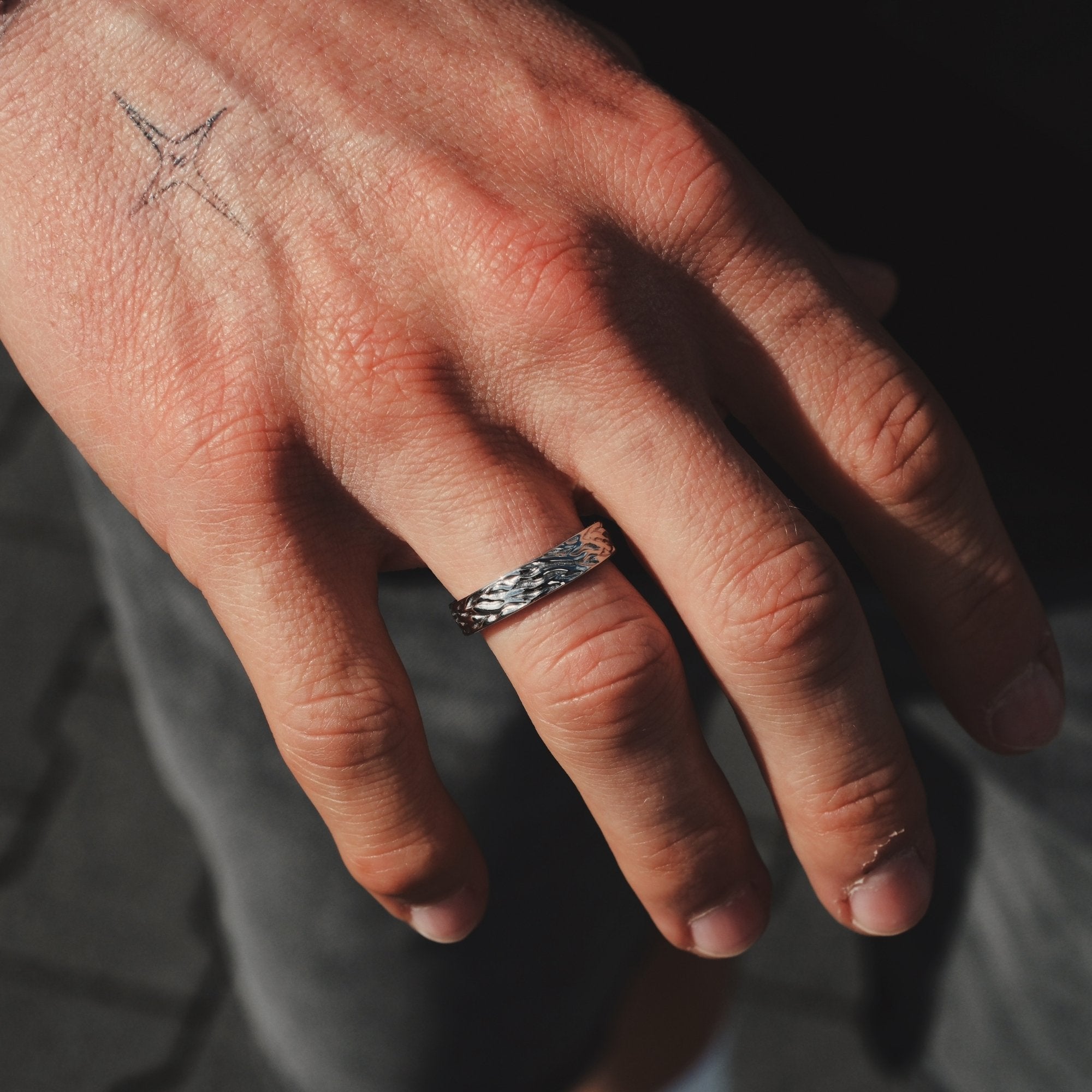 K12 - SILVER WAVY RING