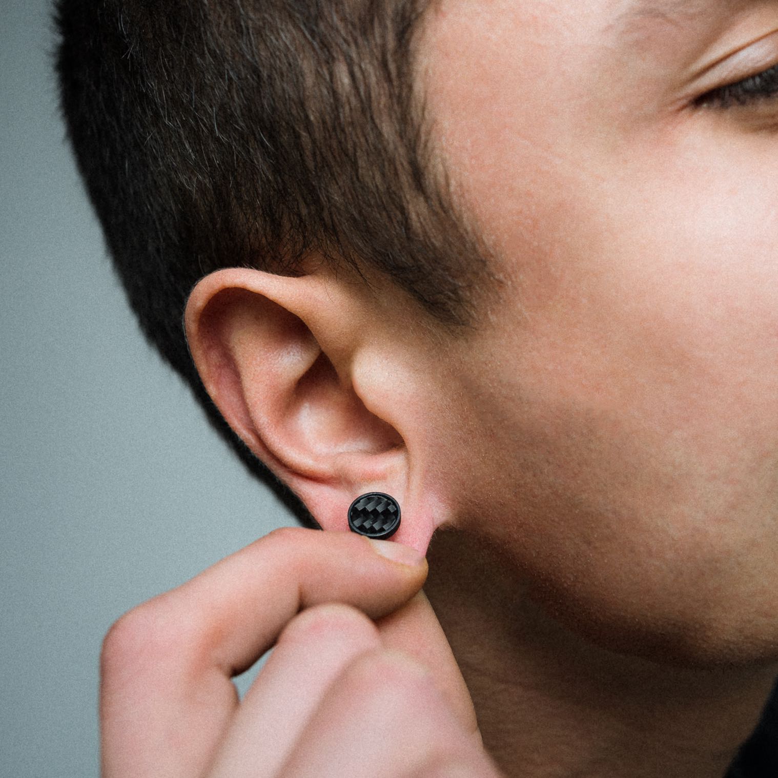 K12 - CARBON STUD EARRING
